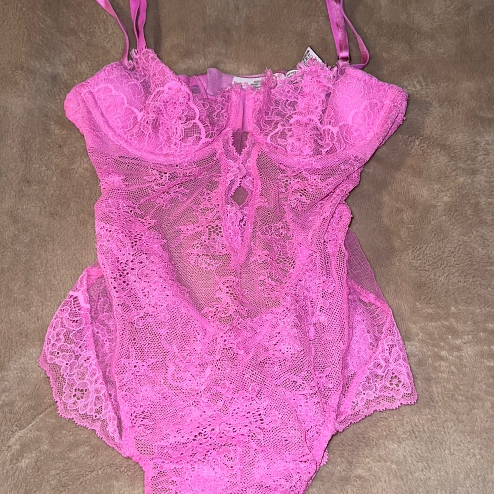 Victoria’s Secret pink💕 body suit XS (never worn)
